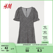 H&M夏季女装裙装时尚休闲高腰梭织V领印花连衣裙0829145 黑色/粉色花朵 155/80 (34)