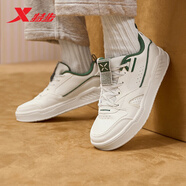 特步（XTEP）【商場(chǎng)同款】板鞋新款秋冬時(shí)尚百搭小白鞋男子休閑鞋977419310122 帆白/深翠綠-女 35