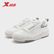 特步（XTEP）新暉系列板鞋男鞋輕便百搭休閑鞋運動(dòng)鞋976119310051 帆白/鴿子灰 41