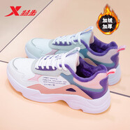 特步（XTEP）女鞋加絨保暖運(yùn)動(dòng)鞋春季新款皮面防水跑步鞋潮流休閑鞋女款旅游鞋 白粉紫 39