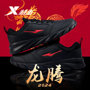 鴻星爾克（ERKE）男鞋運動(dòng)鞋秋冬新款皮面防水軟底休閑鞋黑色爸爸鞋透氣跑步鞋子男 正黑/大學(xué)紅【皮面防水】 38