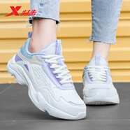 特步女鞋運動(dòng)鞋女跑步鞋2025冬季新款皮面保暖防水小白鞋休閑鞋子 白粉紅-5070 37