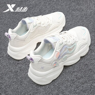 特步女鞋網(wǎng)面透氣軟底減震甜美運(yùn)動(dòng)休閑鞋子時(shí)尚厚底板鞋女 0040帆白 36