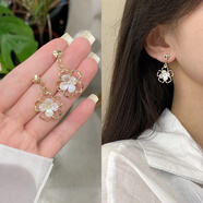 VISIT適合春夏天的耳環(huán)2026感輕奢仿珍珠耳釘女蝴蝶耳飾花朵生日禮物送 vip鍍銀針-鏤空花朵耳墜