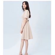 Roem連衣裙女夏季新款圓領(lǐng)氣質(zhì)顯瘦收腰系帶高腰裙子RCOW92405M 卡其色 160
