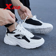 特步（XTEP）男鞋運動(dòng)鞋春夏季皮面防水跑步鞋保暖防滑休閑潮流男鞋軟底鞋子男 帆白/黑 44