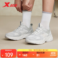 特步男鞋運(yùn)動(dòng)休閑老爹鞋秋冬保暖2025新款革網(wǎng)防滑耐磨休閑鞋子男