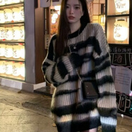 咔斑搭配鯊魚褲的遮臀毛衣中長(zhǎng)款條紋毛衣女加厚遮屁股針織衫上衣 拼色條紋[設(shè)計(jì)感小眾/秋季/韓系 S 建議80-90斤