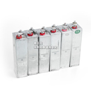 2.7V9500F超級(jí)法拉電容，可做點(diǎn)焊機(jī)，汽車啟動(dòng)電源，音響改裝等 二手 成色好 帶連接 2.7V9500F整組6個(gè) 帶鏈接片和螺絲 無規(guī)格