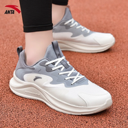 安踏（ANTA）飛揚跑鞋男鞋2025秋季中考體測輕便舒適軟底網(wǎng)面透氣運動(dòng)跑步鞋 白/灰/霧灰-5 【網(wǎng)面透氣】 44 (10碼)
