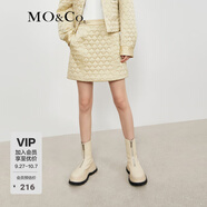 MO&Co.春秋光澤感菱格壓紋金屬鏈飾高腰夾棉A字短裙半身裙 淺卡其色 S 160