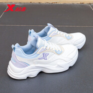 特步（XTEP）女鞋秋季皮面防水跑步鞋2025新款夏休閑老爹鞋官方旗艦運動鞋子女 帆白/米色/夕霧藍 35