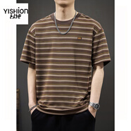 以純（YISHion）夏季薄款短袖T恤男2025新款港風(fēng)條紋百搭寬松大碼重磅半袖體恤潮 T6848咖啡色   2XL 諫議體重165-185斤