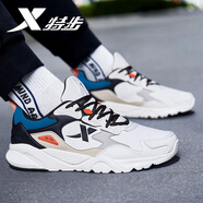 特步（XTEP）男鞋運(yùn)動(dòng)鞋減震皮網(wǎng)面跑步鞋春夏季透氣旅游鞋防水男士休閑鞋子男 白黑蘭(革面) 42