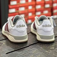 阿迪達斯 （adidas）官方艦店男鞋秋季新款運動(dòng)鞋neo防滑耐磨百搭低幫板鞋時(shí)尚休閑鞋 JQ3926/白酒紅 43