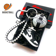 遙綰惜NBA球星原創(chuàng  )籃球AJ球鞋創(chuàng  )意鑰匙扣科比庫里詹姆斯背包掛件禮物 馬刺球+黑鞋+鎢鋼繩禮盒