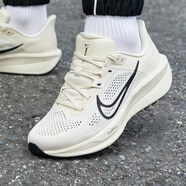 耐克（NIKE）跑步鞋男鞋 2025夏季新款QUEST 6公路跑鞋厚底緩震網(wǎng)面透氣跑鞋 QUEST 6/椰奶白 43 (內長(cháng)275mm)