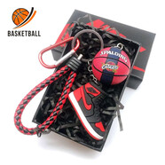遙綰惜NBA球星原創(chuàng  )籃球AJ球鞋創(chuàng  )意鑰匙扣科比庫里詹姆斯背包掛件禮物 騎士球+紅鞋+鎢鋼繩禮盒