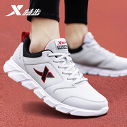 特步（XTEP）男鞋皮面防水跑步鞋2025秋季新款跑鞋輕便減震運動鞋潮流休閑鞋子 灰黑紅 44