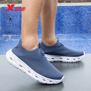 特步男鞋溯溪鞋戶外運(yùn)動(dòng)秋季網(wǎng)面透氣套腳休閑鞋男懶人鞋一腳蹬老人鞋 灰黛藍(lán) 40