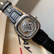 SEVENFRIDAY七個星期五自動機械表 玫紅色