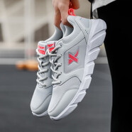 特步（XTEP）女鞋跑步鞋夏季網(wǎng)面透氣休閑鞋輕便減震運動(dòng)鞋軟底舒適旅游鞋女款 淺灰紅 37