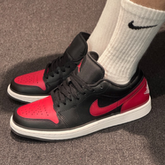 耐克（NIKE）板鞋aj1男女鞋Low情侶新款低幫輕便防滑運動休閑籃球鞋子【尖貨】 553560/553558-067/黑紅 39