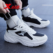 特步（XTEP）男鞋運(yùn)動鞋減震皮網(wǎng)面跑步鞋春夏季透氣旅游鞋防水男士休閑鞋子男 白黑(革面) 44