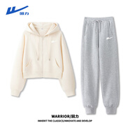 回力牛奶絲短開衫衛(wèi)衣收腳褲子女2025春秋女裝新款新年戰(zhàn)袍小香風(fēng)套裝 杏回力白標(biāo)K+灰回力白標(biāo)K L （建議110-120斤）
