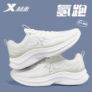 特步（XTEP）男鞋運動(dòng)鞋子男夏季透氣跑步鞋男網(wǎng)面緩震2025新款男士休閑運動(dòng)鞋 帆白/山嵐綠/貓眼灰 （網(wǎng)面） 44