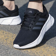 阿迪達斯 （adidas）男鞋春季新款運動鞋網面透氣輕便緩震跑步鞋時尚休閑鞋FY6718 HP6642/黑灰 42