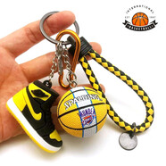 遙綰惜NBA球星原創(chuàng)籃球AJ球鞋創(chuàng)意鑰匙扣科比庫里詹姆斯背包掛件禮物 藕色 雷霆球+黃鞋+鎢鋼