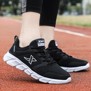 特步（XTEP）跑步鞋透氣網(wǎng)面女鞋春夏季新款黑色休閑運(yùn)動(dòng)鞋子輕便減震慢跑鞋女 黑白 35
