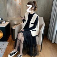 XCFREHT秋裝套裝時(shí)尚款連衣裙2024春秋新款外出洋氣外套打底裙子秋冬 白色馬甲+黑色連衣裙   套裝 S  建議85-100斤