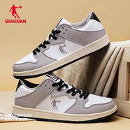 喬丹冬季板鞋男鞋2025經(jīng)典黑白熊貓透氣白色休閑鞋男士防滑運動(dòng)板鞋男 喬丹白/云泥灰 40.5