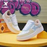 特步女鞋板鞋秋冬時尚運動鞋潮流綁帶休閑鞋情侶款小白鞋 白粉蘭 40