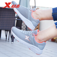 特步女鞋運(yùn)動(dòng)鞋新款網(wǎng)面透氣休閑黑色網(wǎng)鞋女士跑步鞋輕便軟底休閑鞋子 灰紅 35