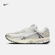 耐克（NIKE）官方邁柔VOMERO 5男子運動鞋秋季復(fù)古跑鞋風(fēng)透氣HF0731 007淺銀灰/塵光子色 46