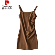 皮爾卡丹（pierre cardin）純色方領(lǐng)褶皺收腰包臀連衣裙女高腰顯瘦無(wú)袖吊帶裙性感辣妹短裙 咖色 M