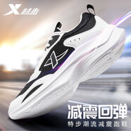 特步（XTEP）男鞋運(yùn)動(dòng)鞋子男漫步跑步鞋皮面新款減震回彈軟底跑鞋休閑鞋子男 帆白/黑 44