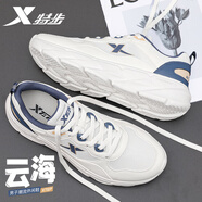 特步（XTEP）男鞋運動鞋子男夏季新款網(wǎng)面透氣軟底休閑鞋輕便減震耐磨跑步鞋男 帆白/灰黛藍(lán) (網(wǎng)面) 42
