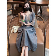 BMOI新中式國(guó)風(fēng)刺繡V領(lǐng)連衣裙女2025夏季新款寬松顯瘦休閑氣質(zhì)長(zhǎng)裙子 牛仔藍(lán) XL 【121-140斤】