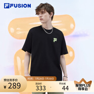 FILA FUSION斐樂潮牌情侶款短袖衫時尚寬松短袖T恤男女 正黑色-BK M
