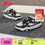 特步男鞋運(yùn)動(dòng)板鞋反轉(zhuǎn)面包鞋夏季透氣網(wǎng)布小白鞋板鞋男