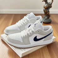 耐克（NIKE）板鞋男鞋女鞋 秋季25新款低幫運動(dòng)鞋AJ1情侶百搭休閑鞋時(shí)尚籃球鞋 白灰/553560/553558-146 36 （GS）