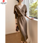 皮爾卡丹新收腰顯瘦交叉領(lǐng)針織連衣裙秋冬季配大衣V領(lǐng)長(cháng)款針織打底毛衣裙 咖色連衣裙 S 95斤以?xún)?
                                         title=