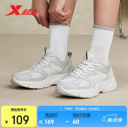 特步女鞋運(yùn)動(dòng)鞋女夏季網(wǎng)面透氣軟彈老爹休閑鞋子女