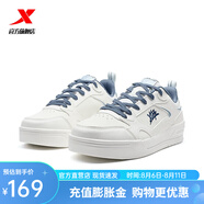 特步（XTEP）【門店同款】板鞋男25年春季百搭輕盈運(yùn)動休閑男鞋 帆白/夕霧藍(lán) 42