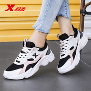 特步（XTEP）女鞋冬季軟底跑步鞋女2025新款冬皮面防水休閑老爹鞋潮運動(dòng)鞋子女 新白色/黑/淺粉色 皮面防水 35