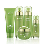 廠(chǎng)商直供堅果護膚品套裝草本植物正品牌補水保濕控油水 五件套洗面奶水乳霜BB收藏